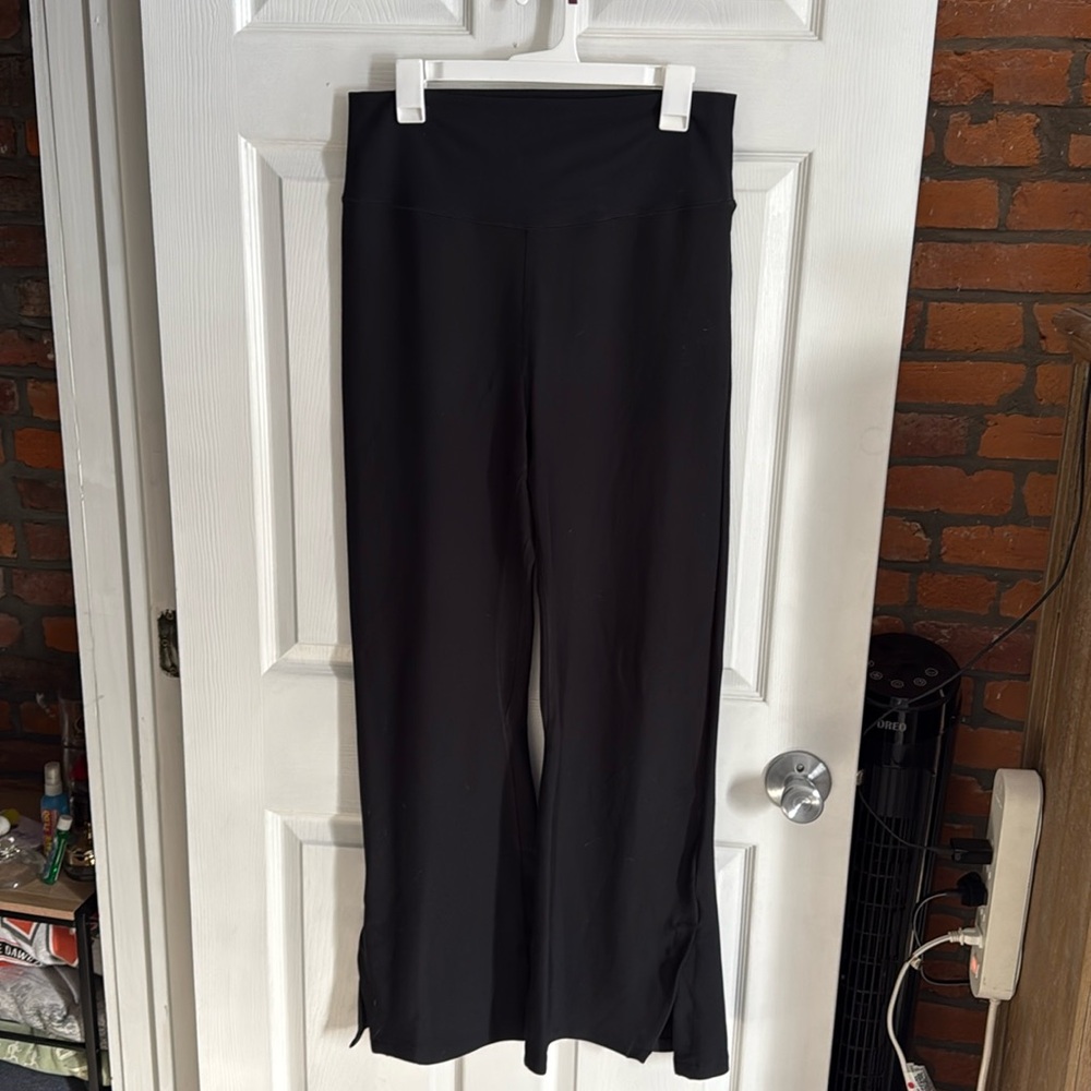 Abercrombie YPB sculptLUX Split Side Flare Pants